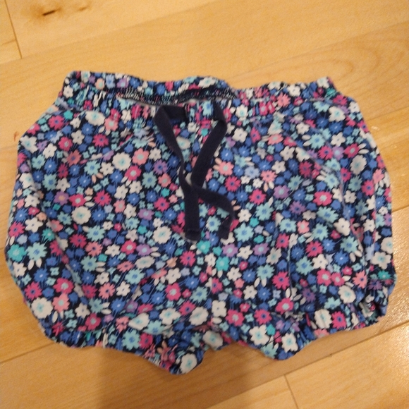 3/20$ 3T Gap flower shorts - Picture 2 of 5